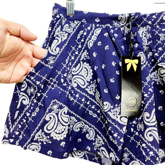 Womens Iris Basic Bandana Print Flowy Shorts With Pockets Size Large Navy & Whit - Picture 6 of 8